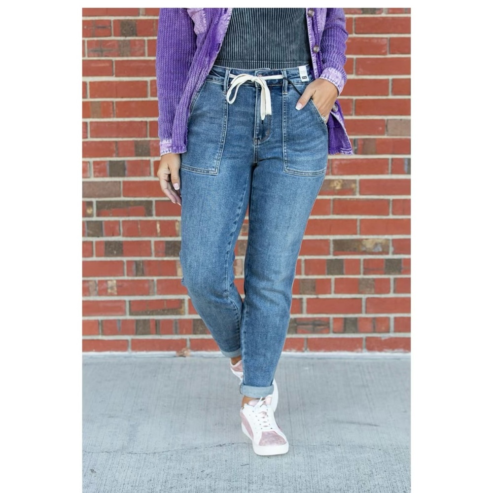 New with tags!  Tik tok famous Judy Blue joggers